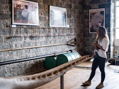 Ancien canot baleinier exposé dans le musée açoréen